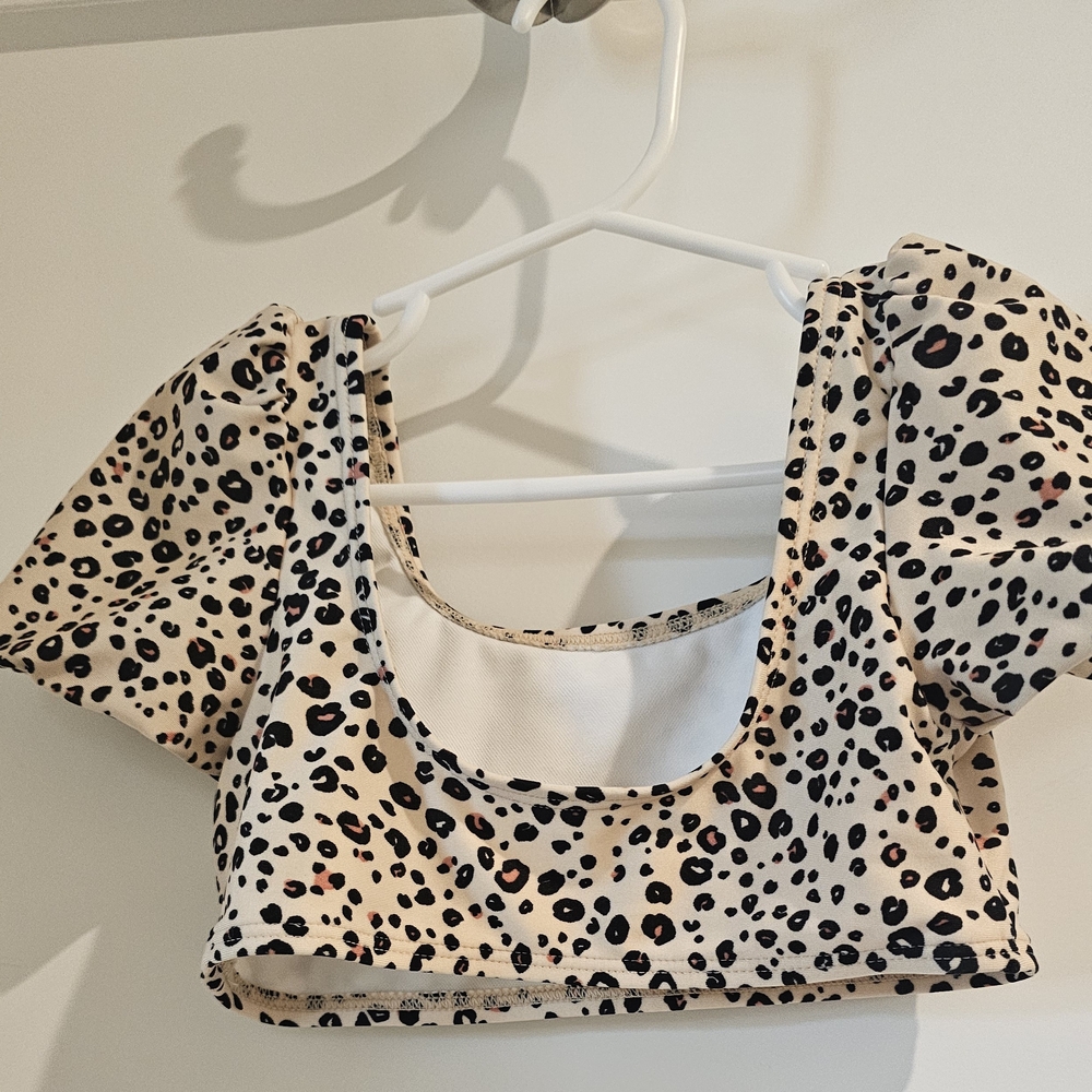 Cat & Jack Black and White Puff Sleeve Crop Blouse